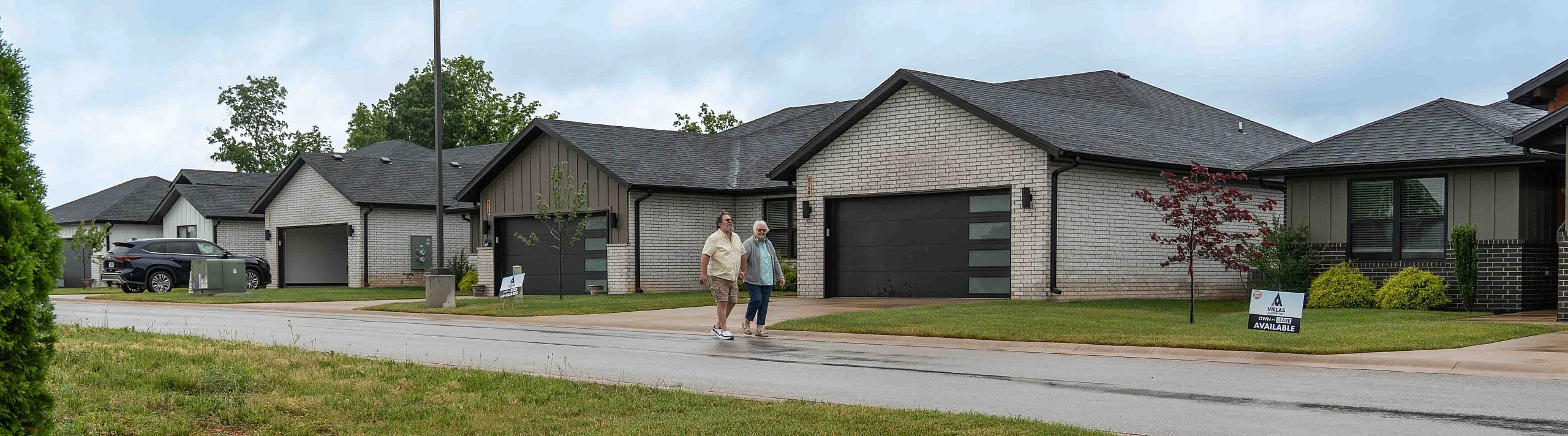 Villas-At-Anthony-Park-55-Plus-Community-Springfield-Missouri-Homes-Walking-The-Neighborhood