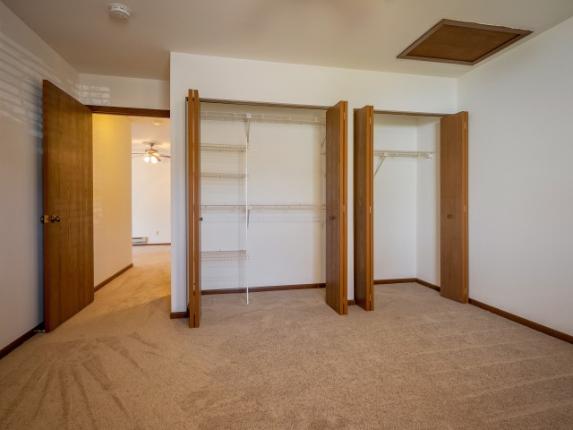 Image of Large Bedrooms for Mcfarland The Cottages