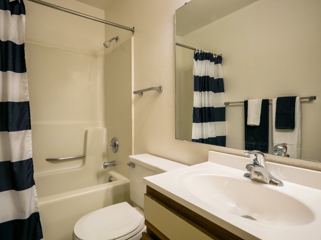 Image of Tub/Shower for Mcfarland The Cottages
