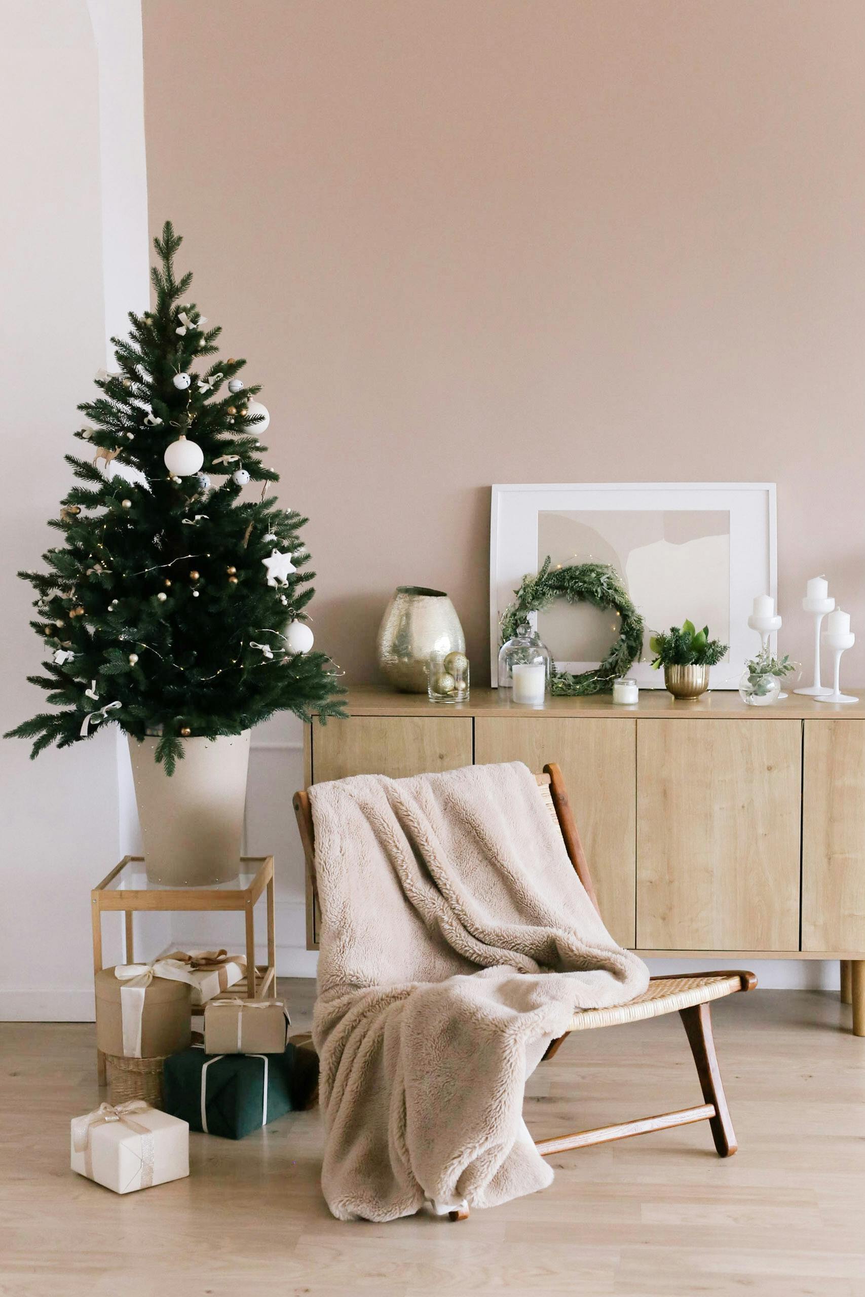 Holiday Decor Tips for Apartment Living-image