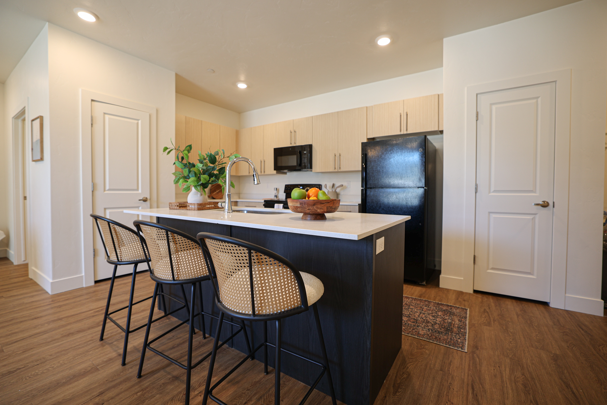 🌷 Refresh Your Space: Spring Cleaning Tips for Apartment Living-image