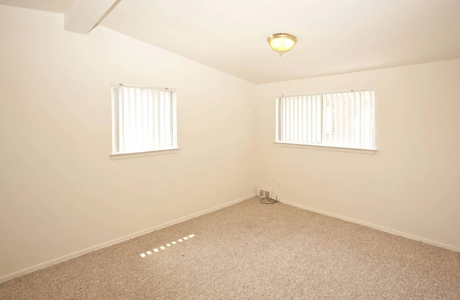 View Photos MacArthur Manor Apartments Townhomes in Warren