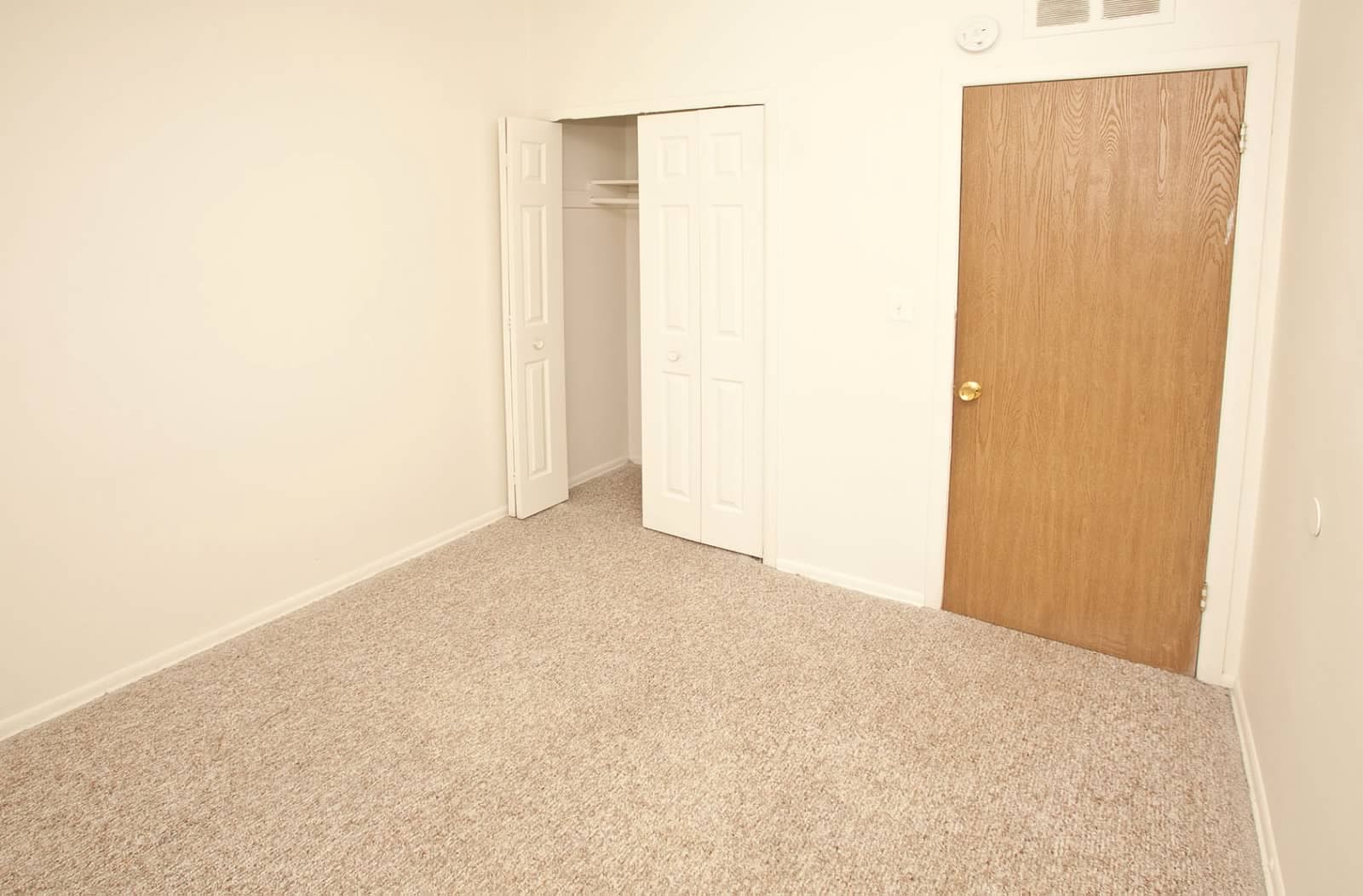 View Photos MacArthur Manor Apartments Townhomes in Warren