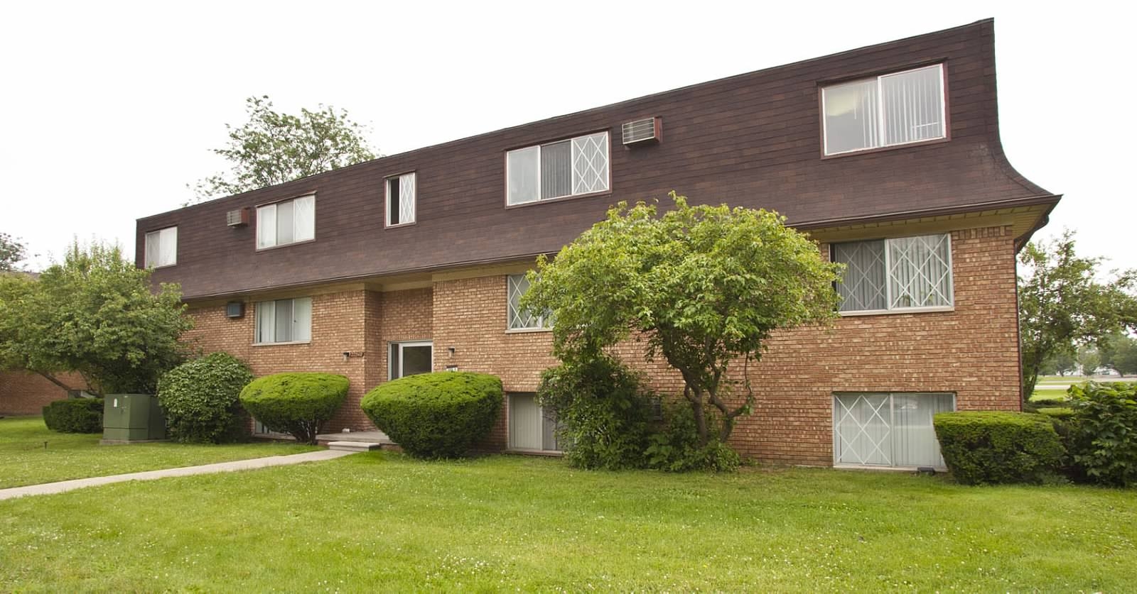 View Photos Leslie Arms Apartments Apartments in Clinton Township