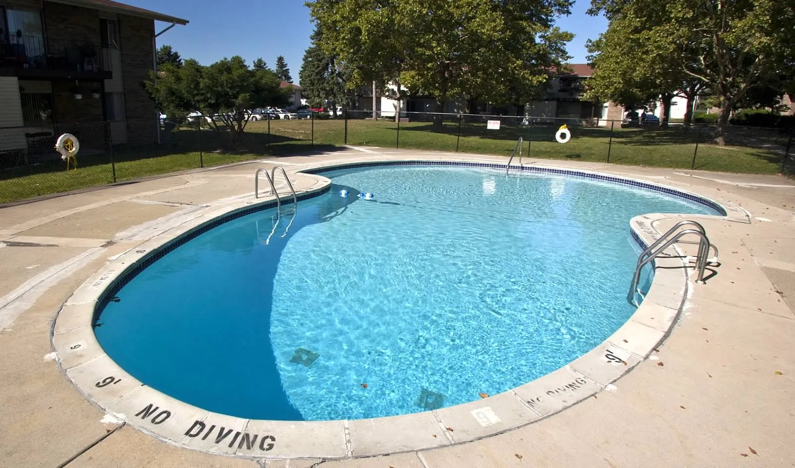 View Photos Camelot Apartments Apartments in Ypsilanti