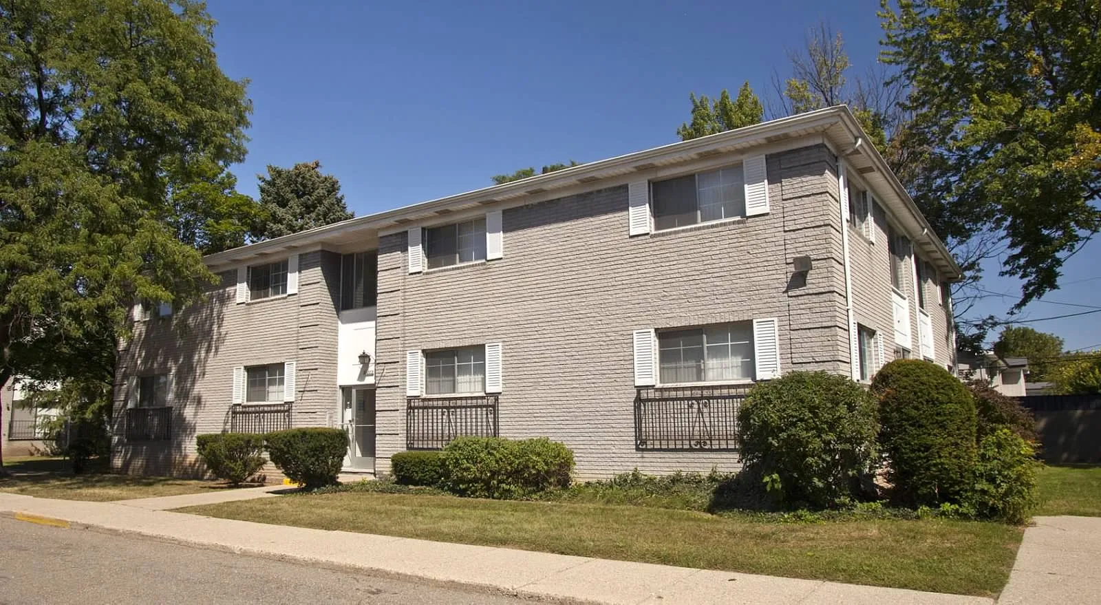 View Photos Redford Manor Apartments Apartments in Redford