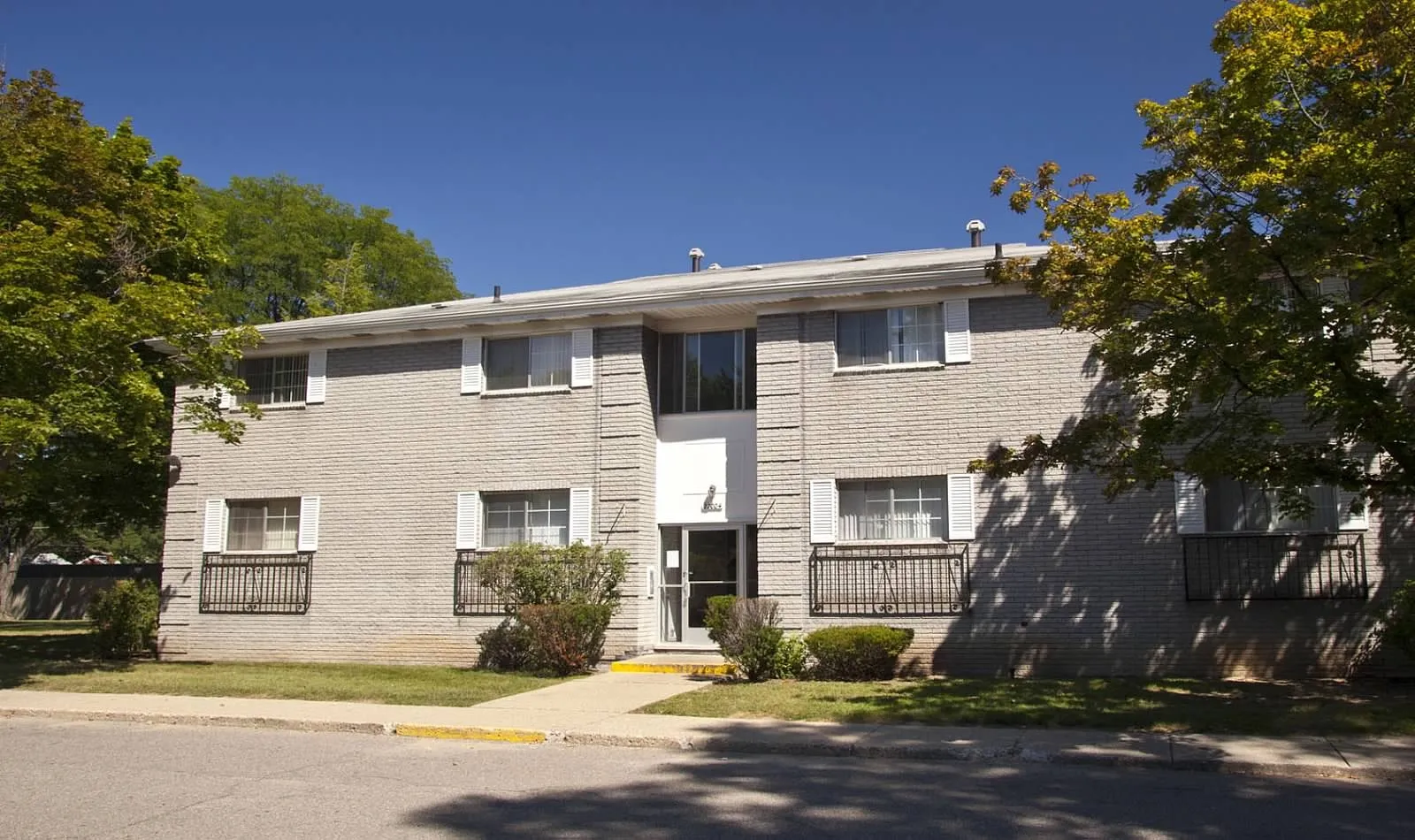 View Photos Redford Manor Apartments Apartments in Redford