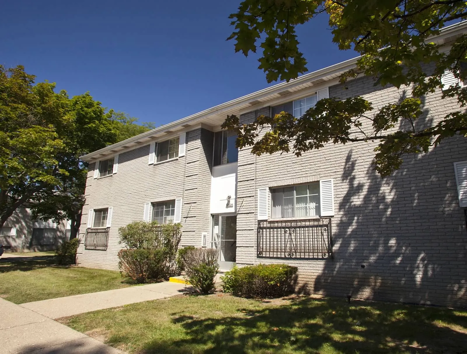 View Photos Redford Manor Apartments Apartments in Redford