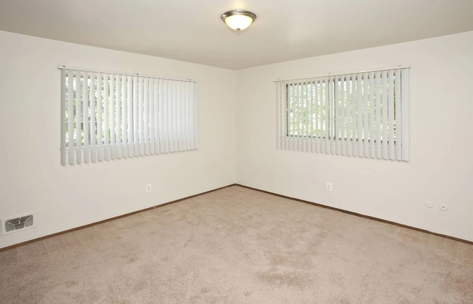 View Photos Redford Manor Apartments Apartments in Redford