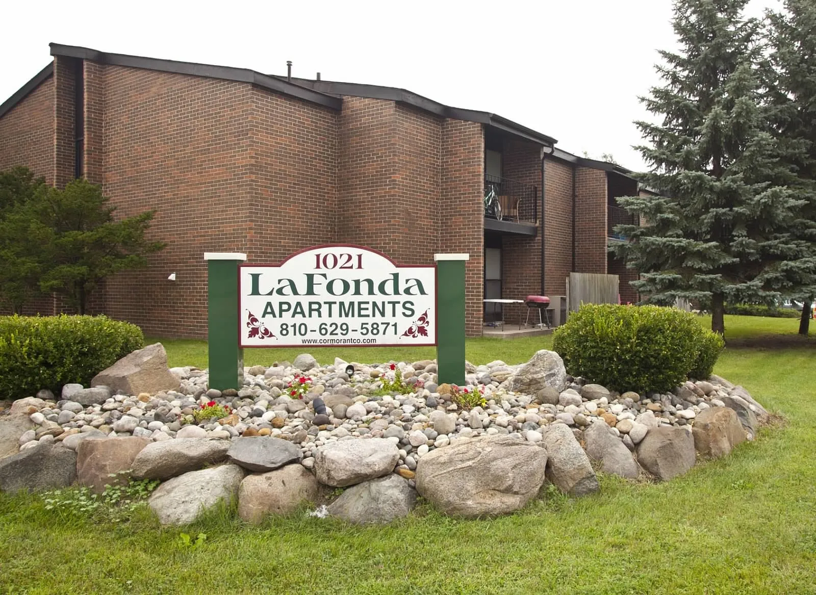 View Photos LaFonda Apartments Apartments in Fenton