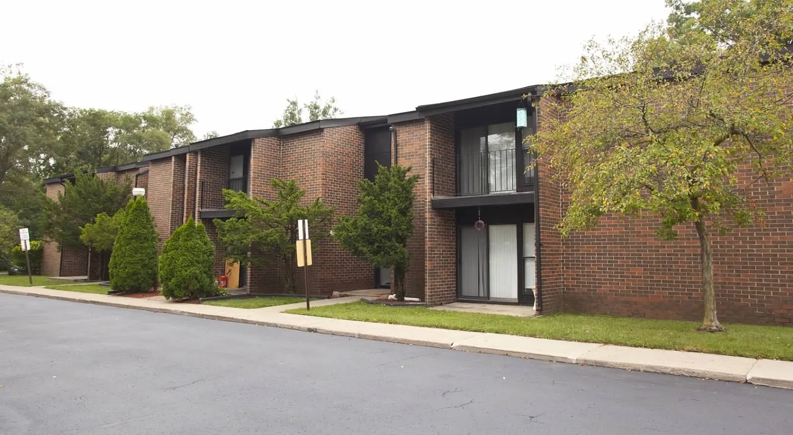 View Photos LaFonda Apartments Apartments in Fenton