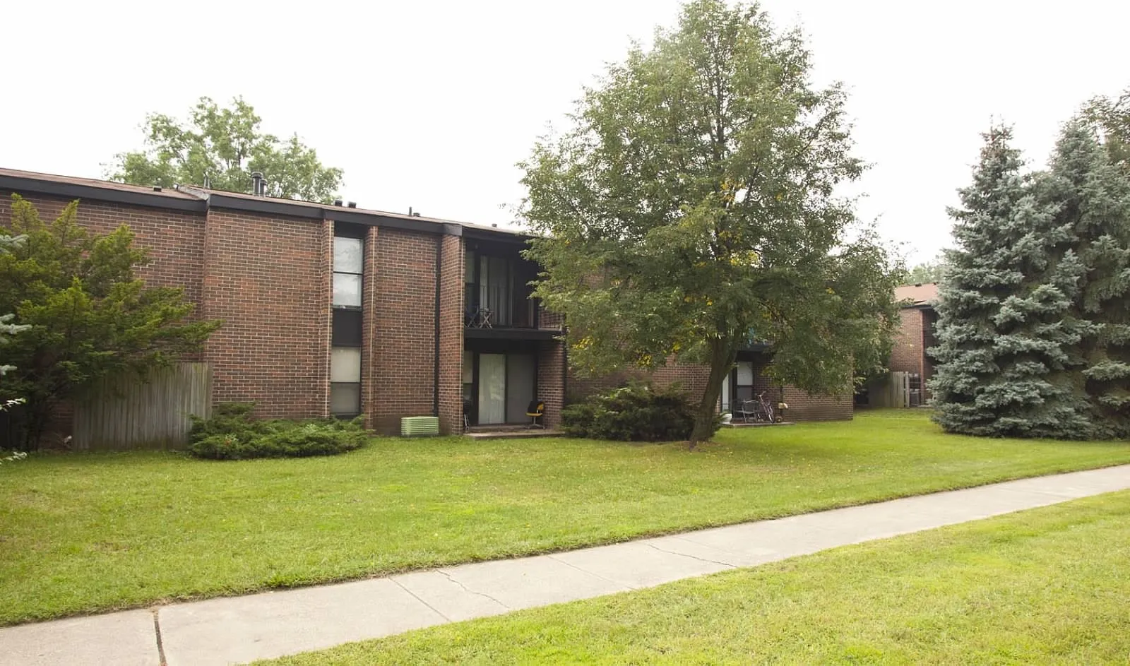 View Photos LaFonda Apartments Apartments in Fenton