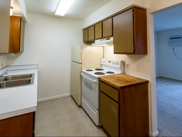 View Photos | Leslie Arms Apartments | Apartments in Clinton Township