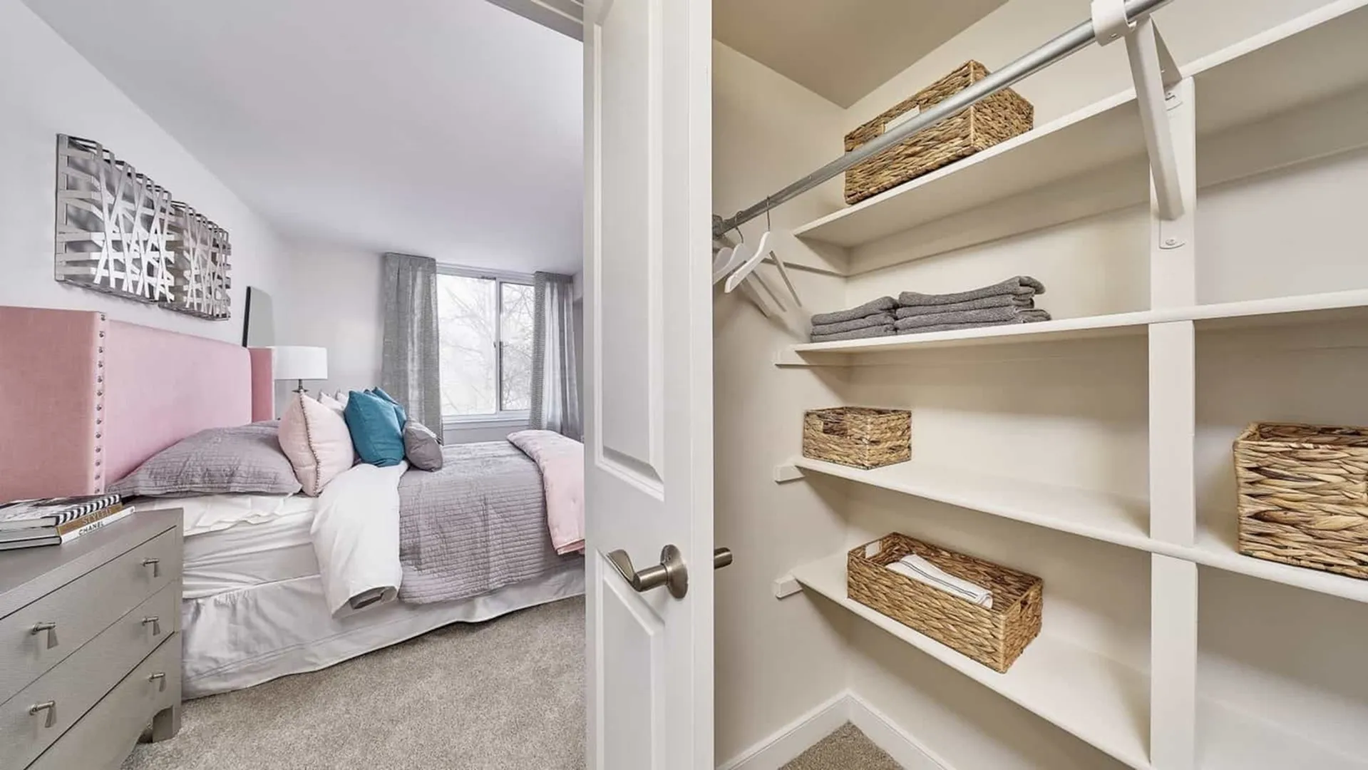 Spacious Living Area | 3 Bedroom Arlington Virginia Apartments | Birchwood