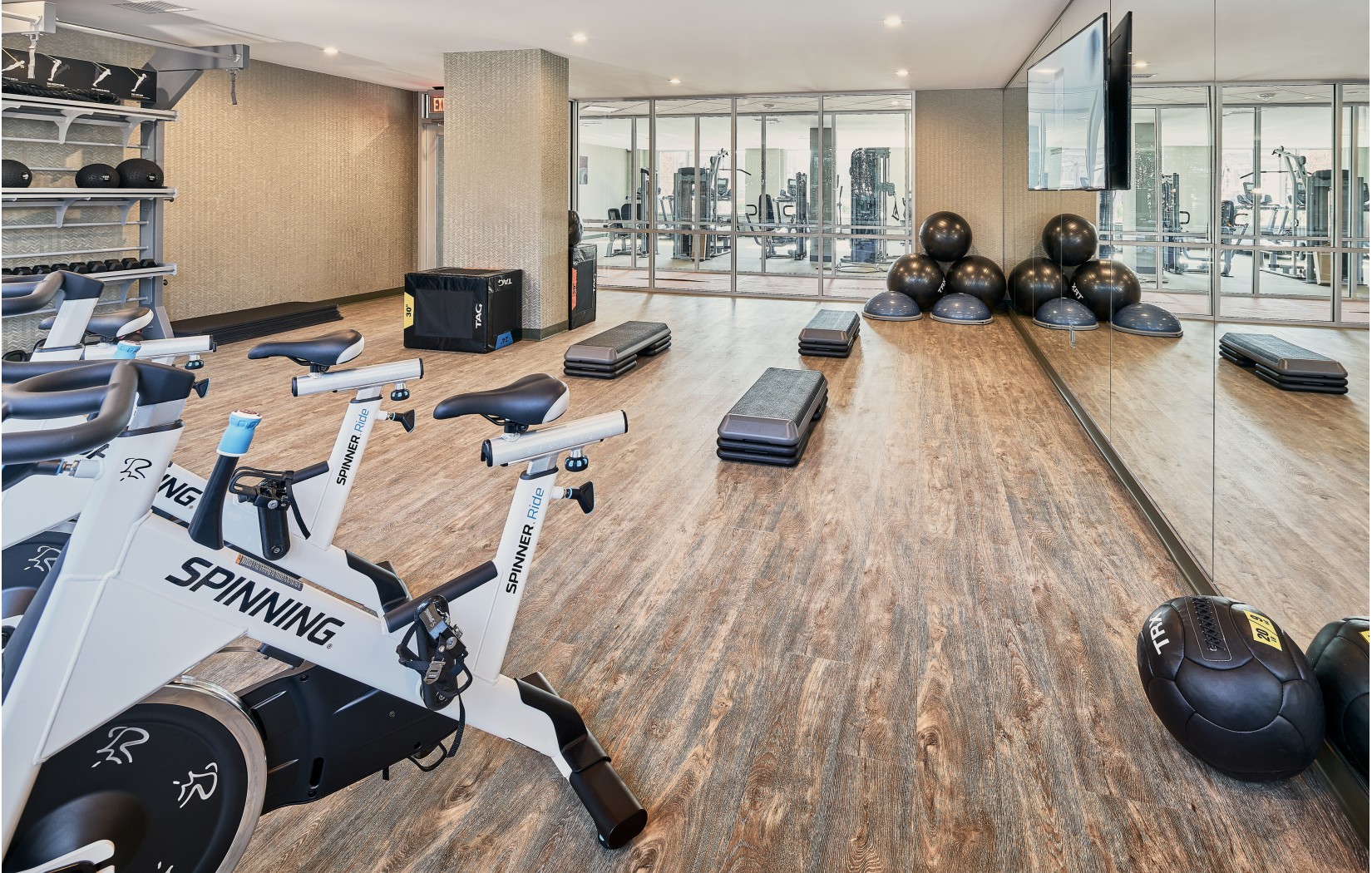 LUXURY APARTMENTS IN NORTH ARLINGTON VA