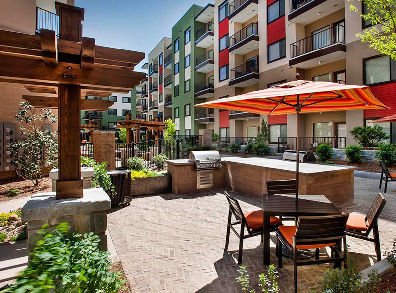 Outdoor Kitchen with Grills