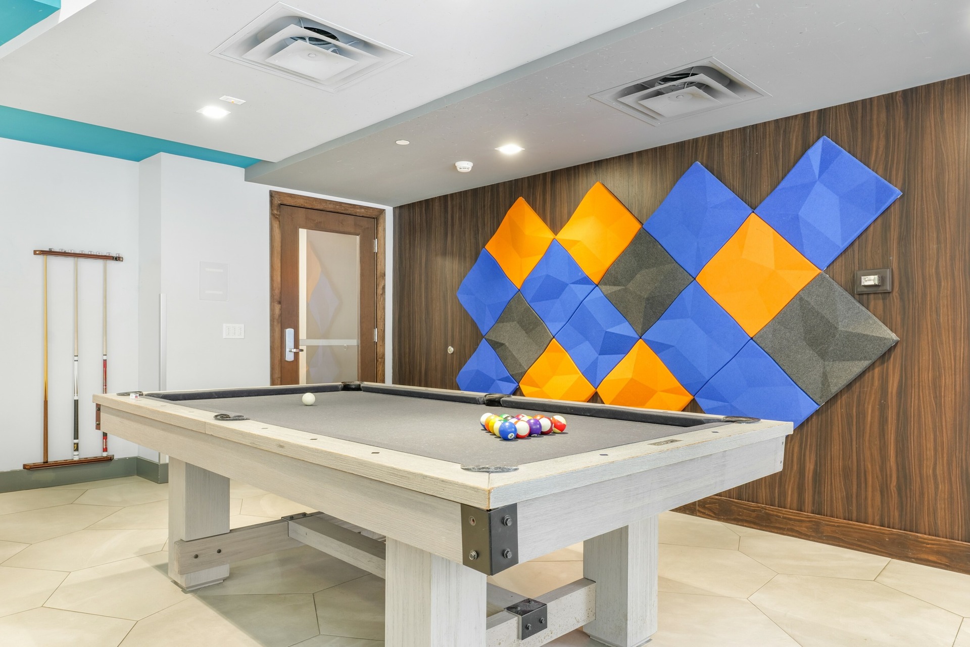 Illini Tower Apartments In Champaign, IL