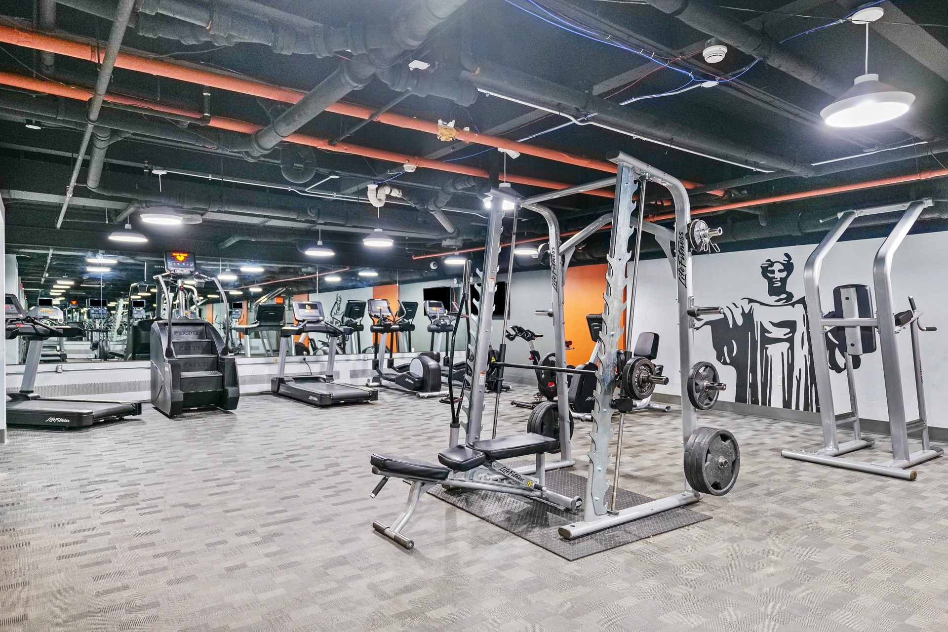 Illini Tower Apartments In Champaign, IL