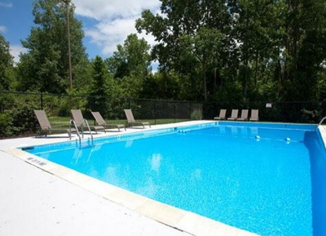 Image of Pool & Entertainment Deck for Northwoods Apartments