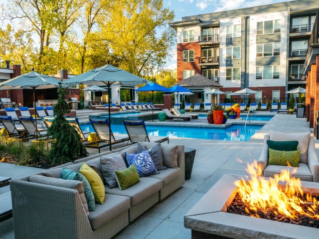 Pool Seating