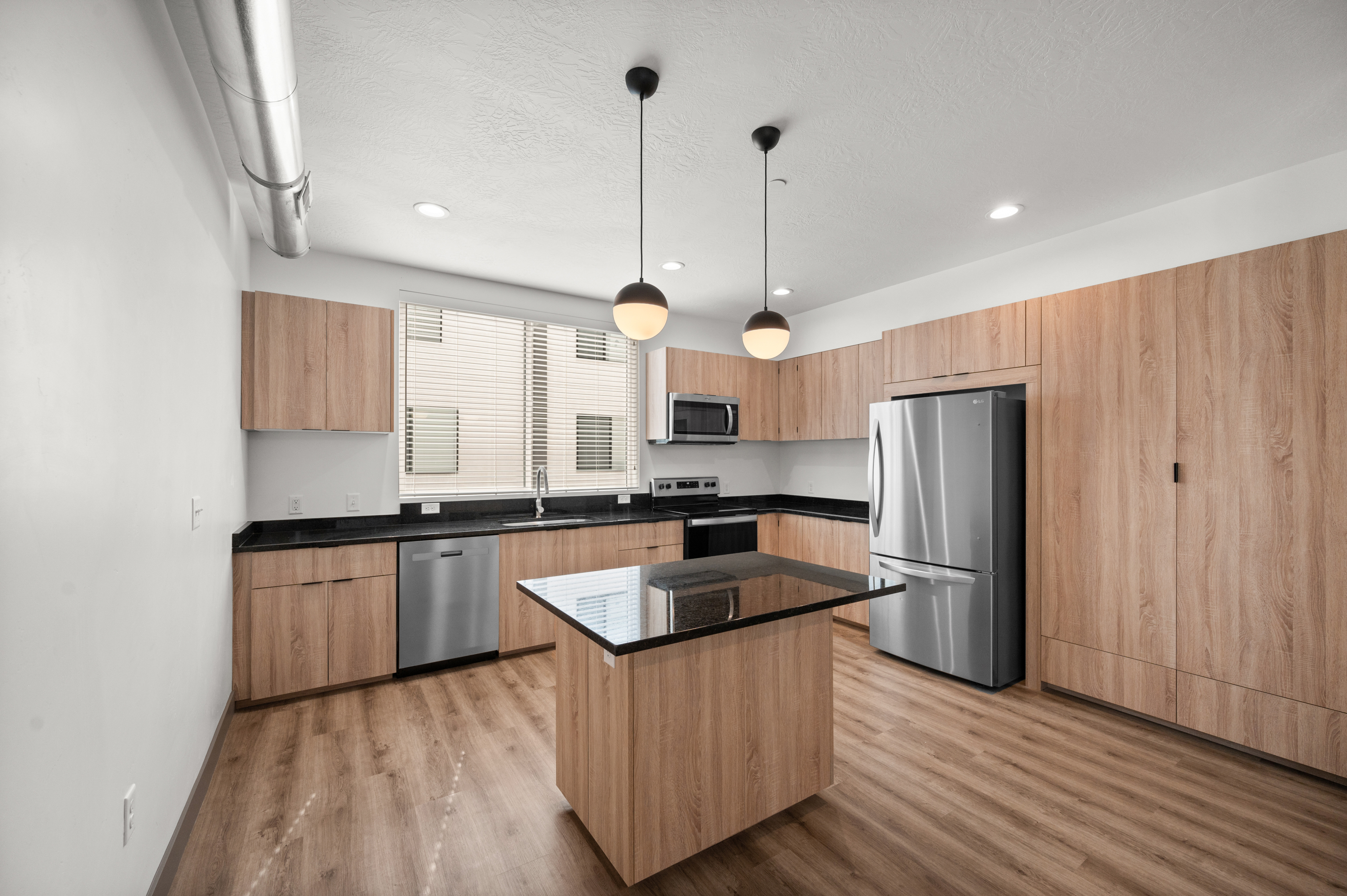Welcome to Sur17 Townhomes-image