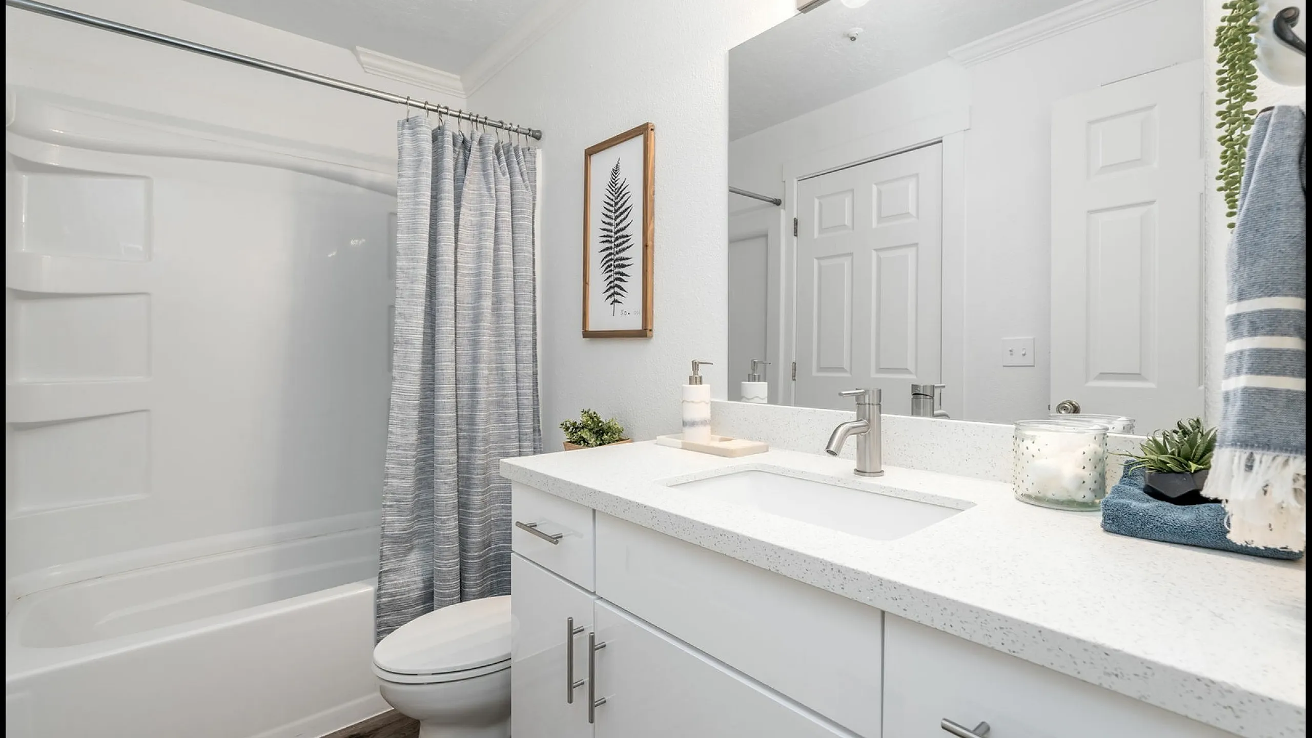 Cambridge Apartments Bathroom