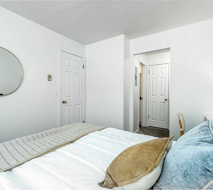 Cambridge Apartments Bedroom