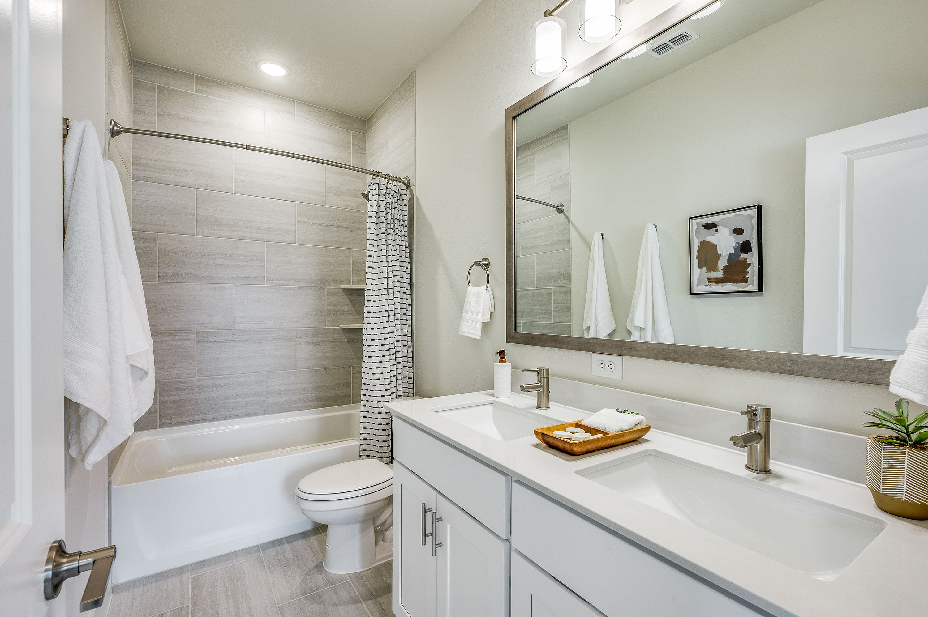 Guest bathroom with tub and double vanity