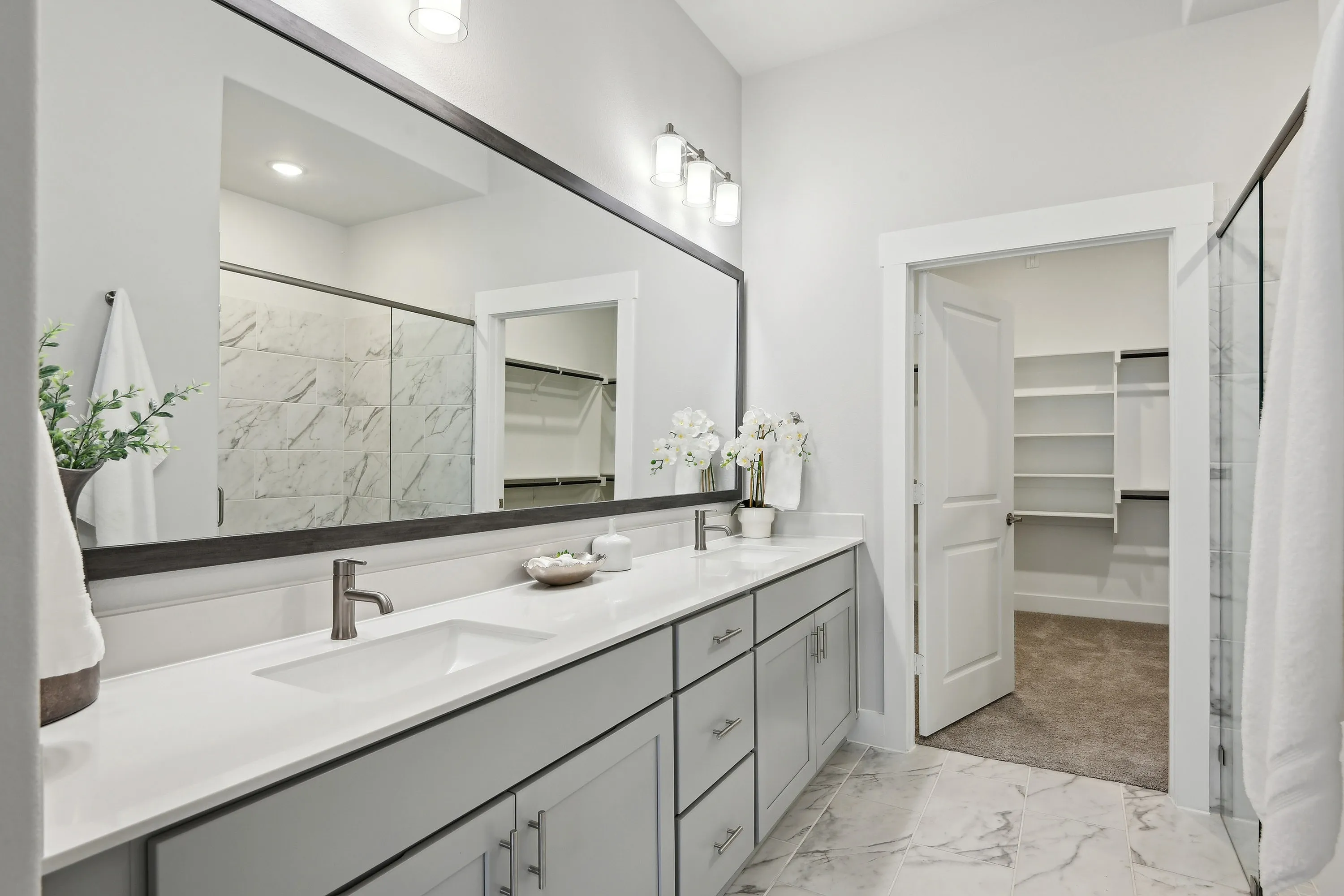 main bathroom with dual vanity