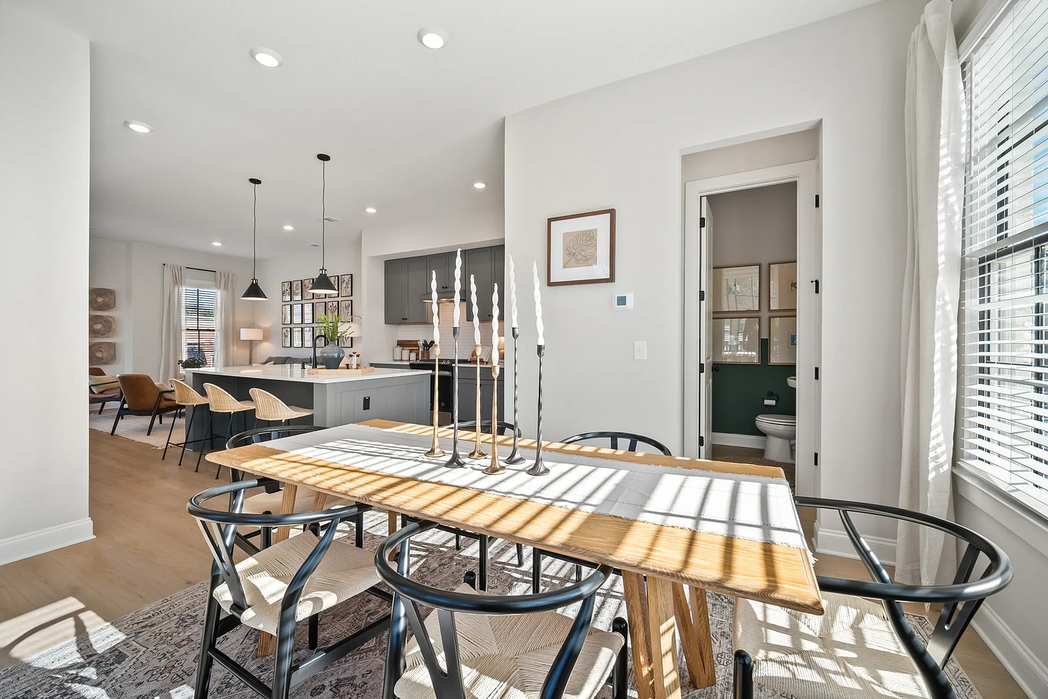 Furnished dining room with table and chairs for 6 people