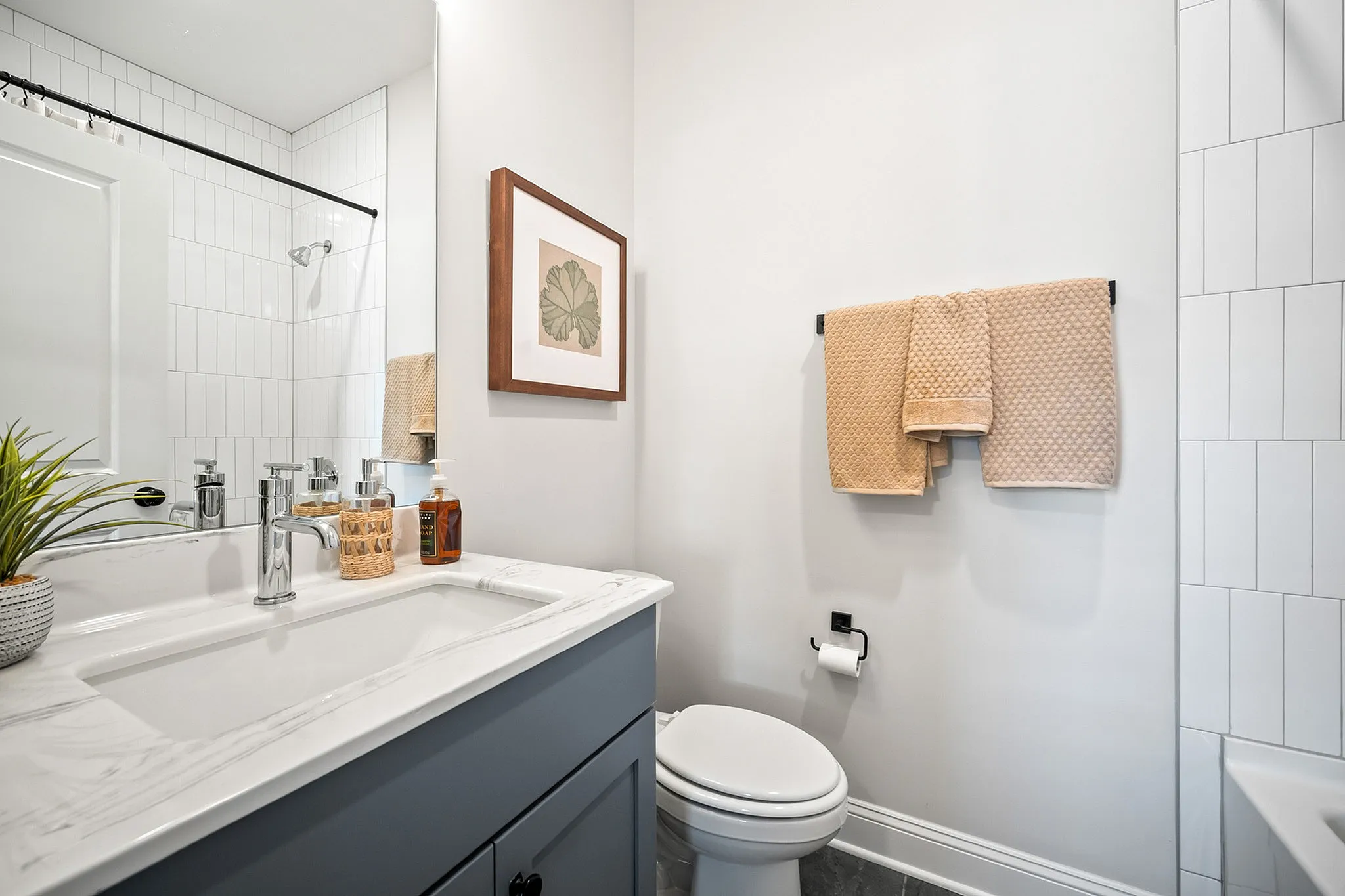 Guest bathroom with tub/shower combo