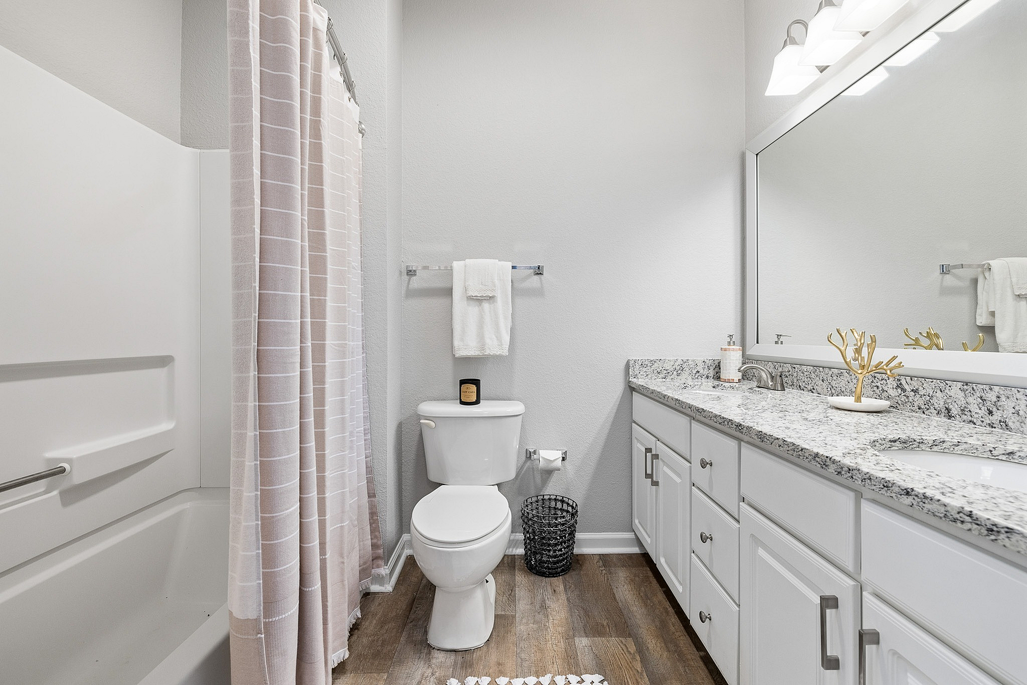 Bathroom with shower/tub combo and double vanity