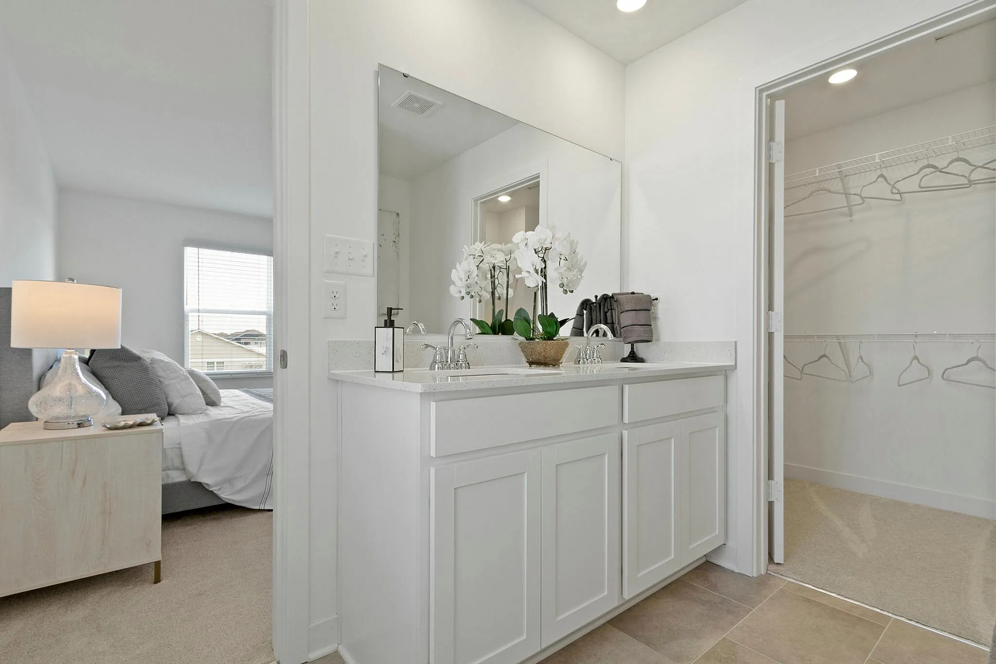 Double vanity in primary bathroom
