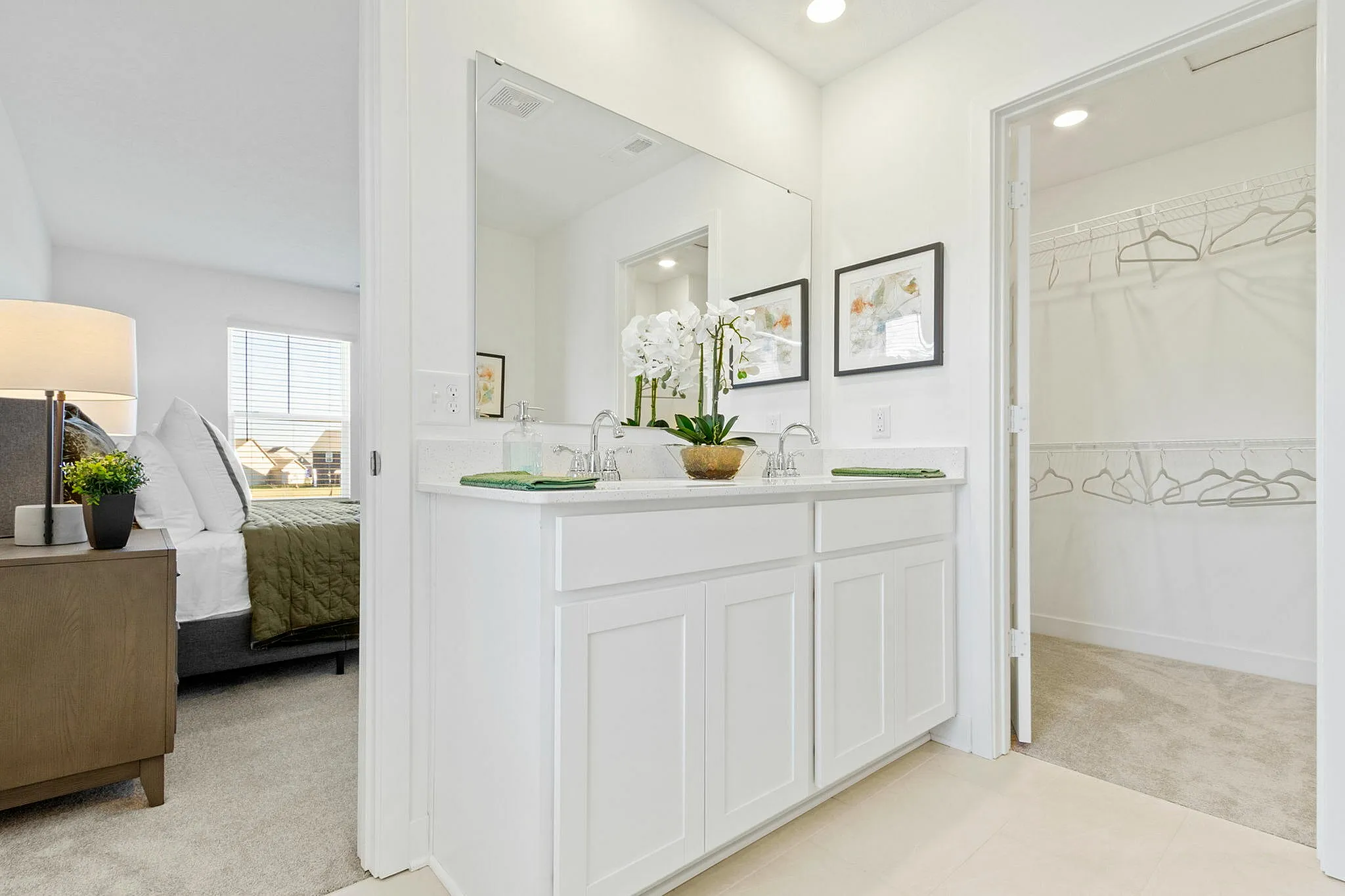 Main bathroom next to walk in closet