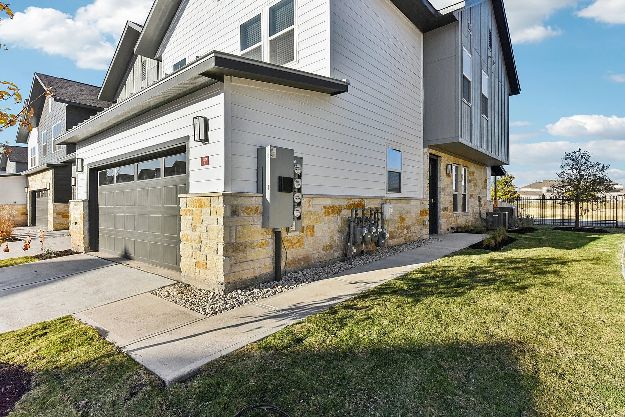 outside of townhomes with sidewalk