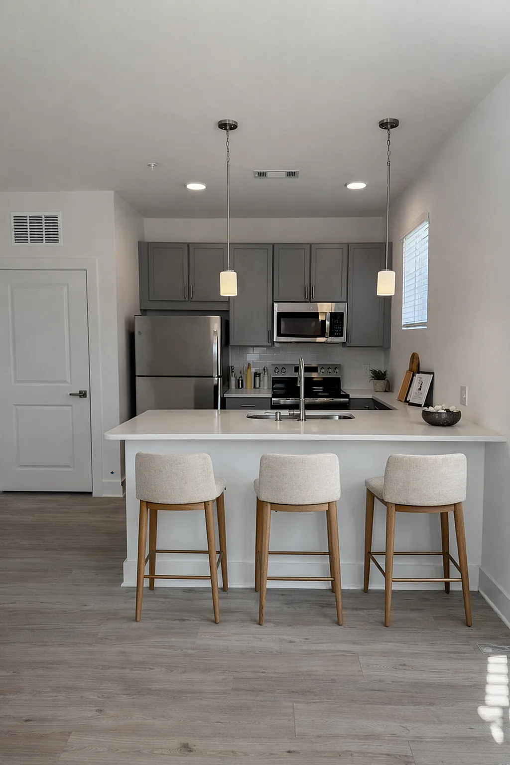 kitchen with island and pendant lighting