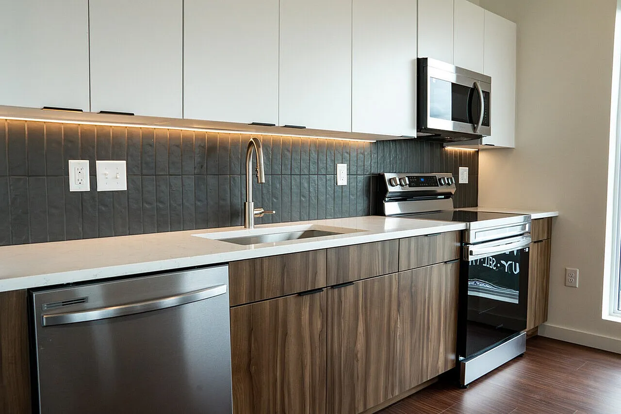 kitchen with dual toned cabinets