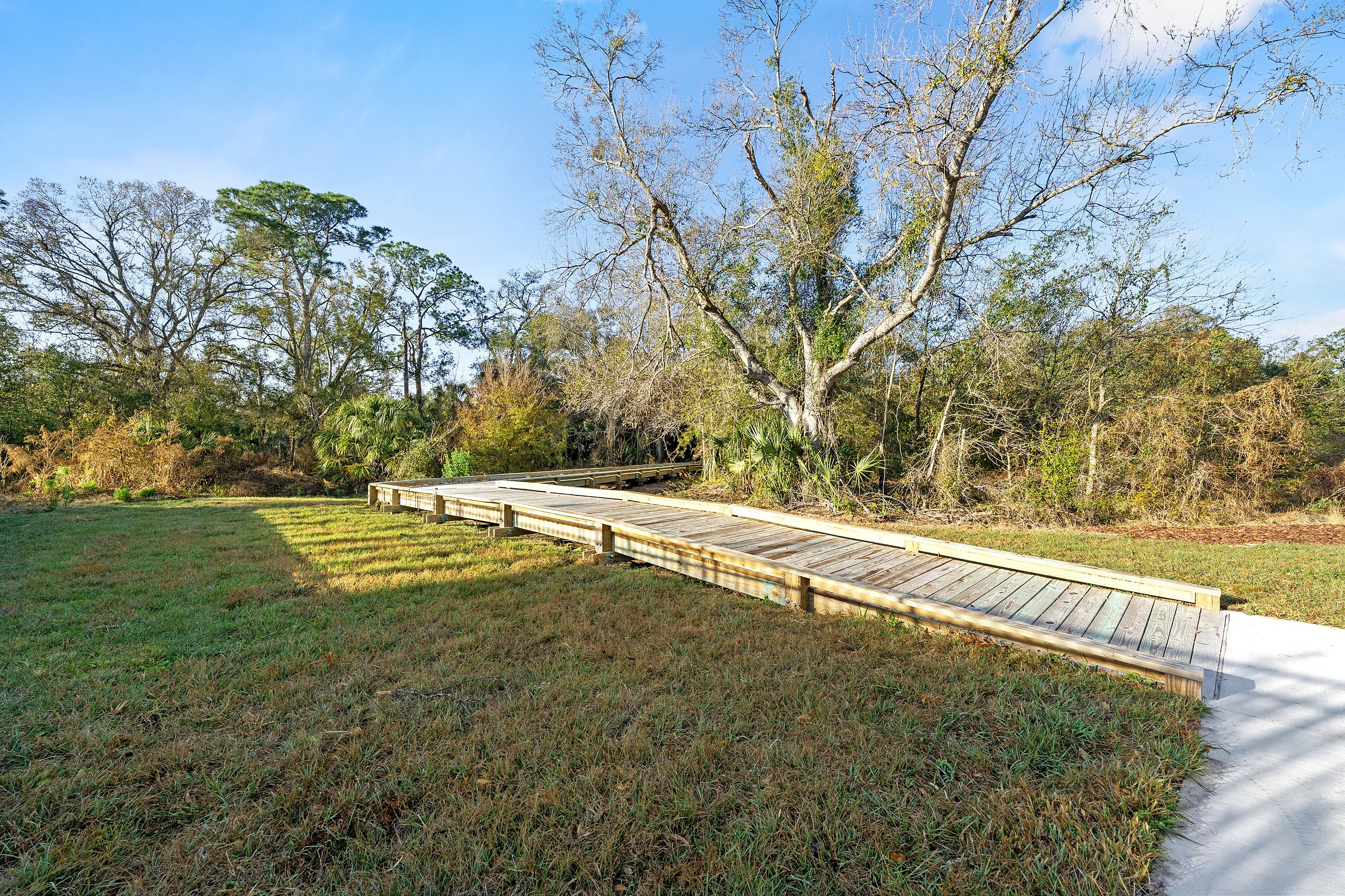 walkway to dogpark