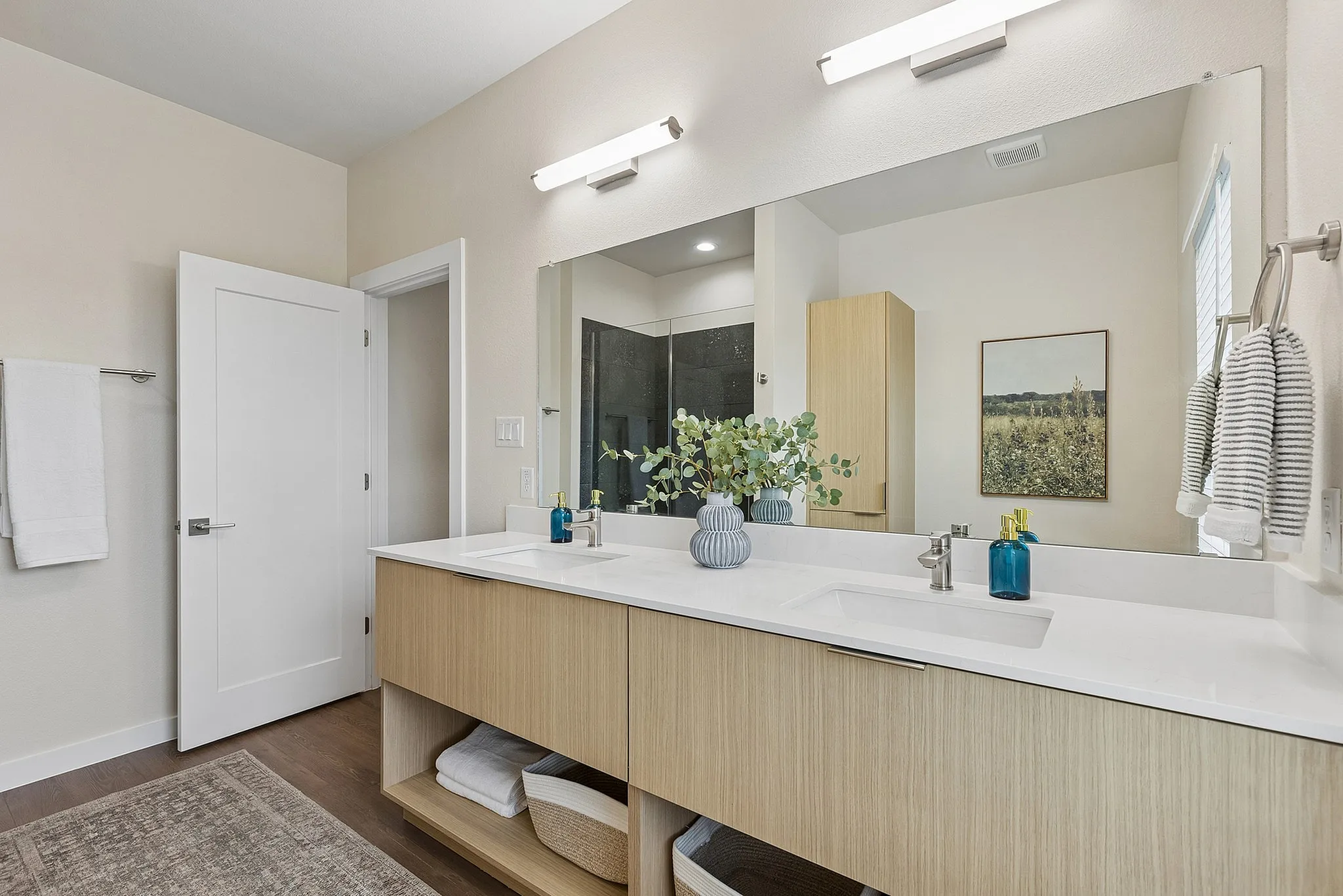 Lone Oak Homes - Modern Bathroom