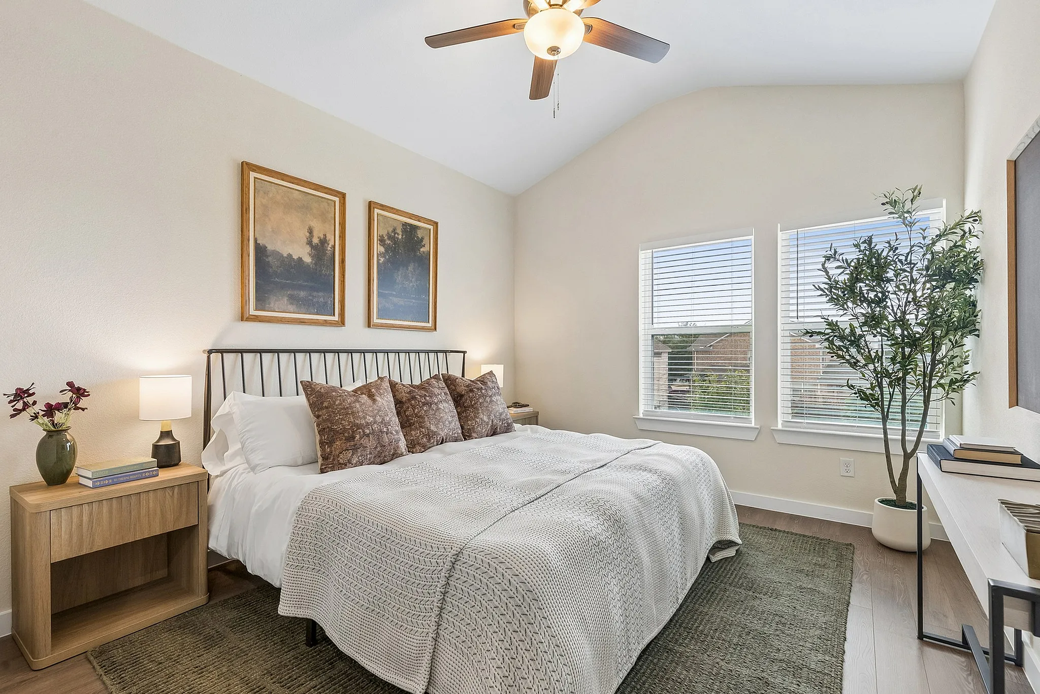 Lone Oak Homes - Cozy Bedroom