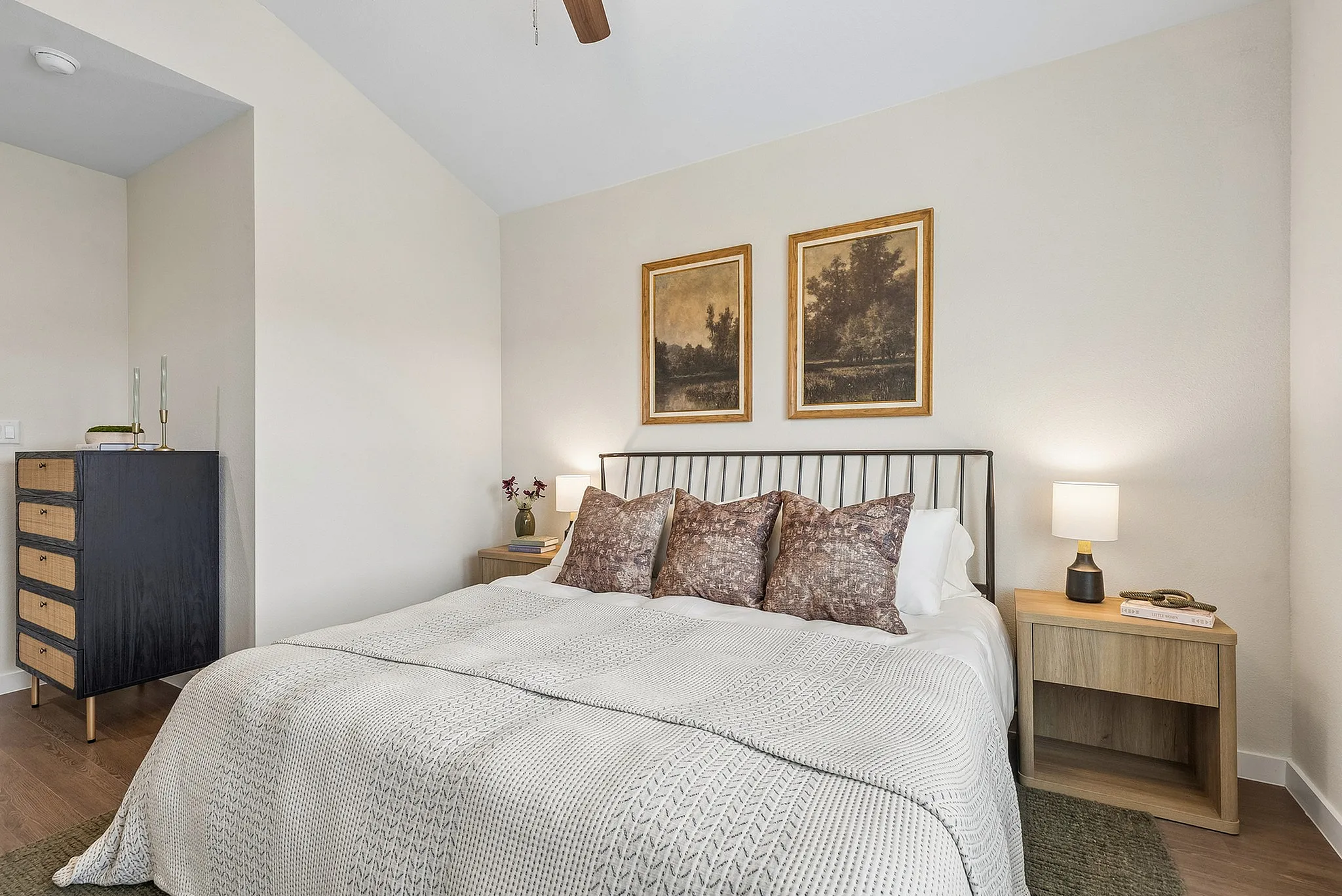 Lone Oak Homes - Cozy Bedroom