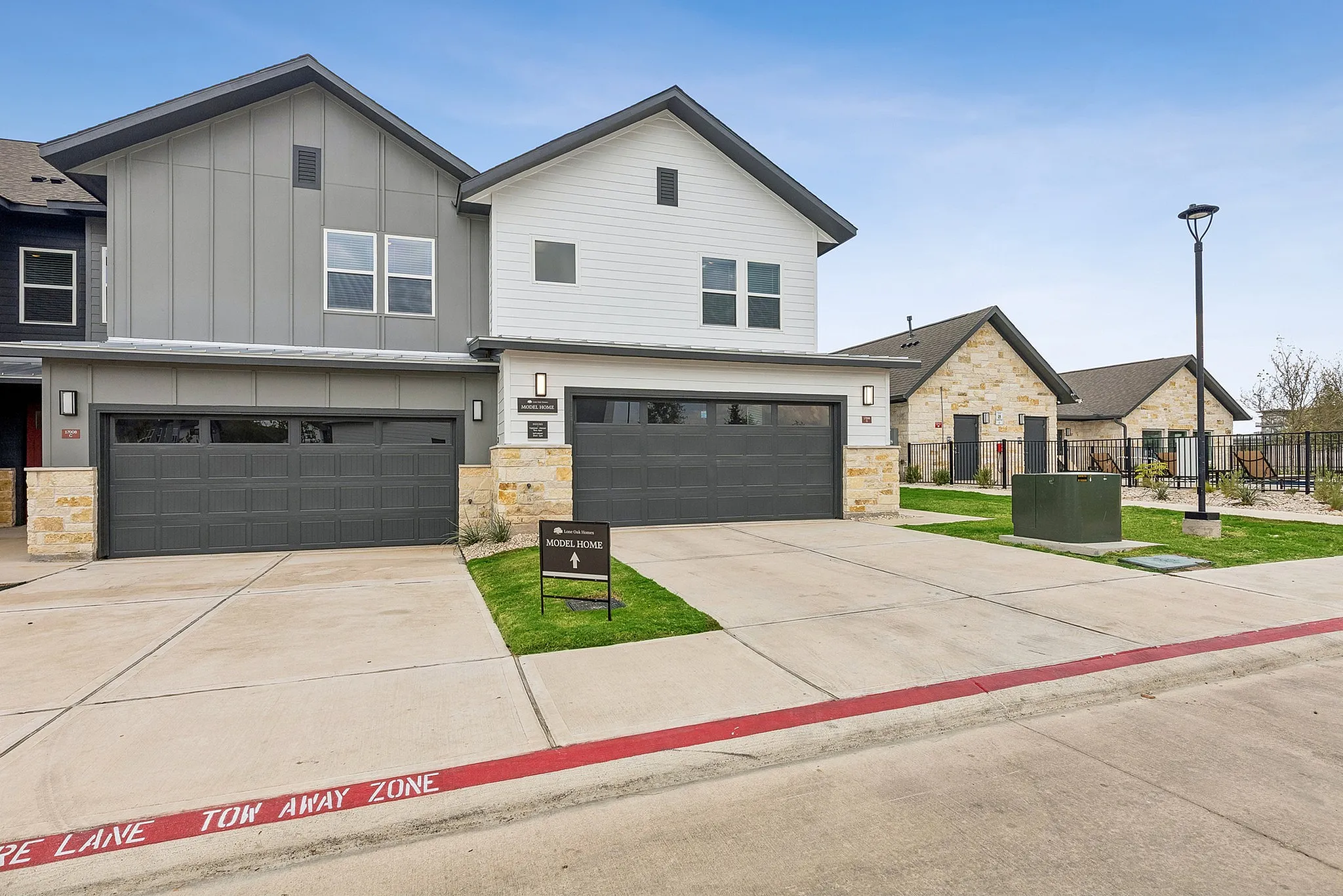 Lone Oak Homes - Modern Facade