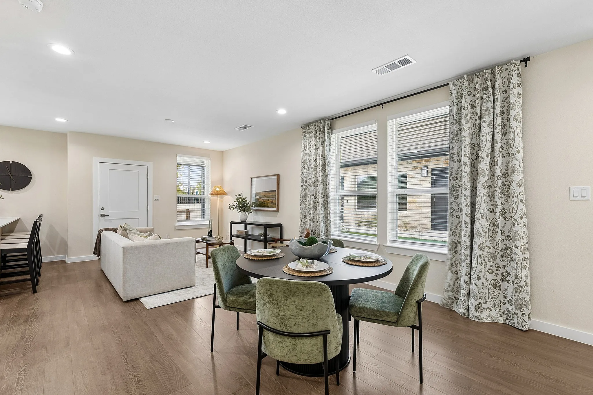 Lone Oak Homes - Dining Area