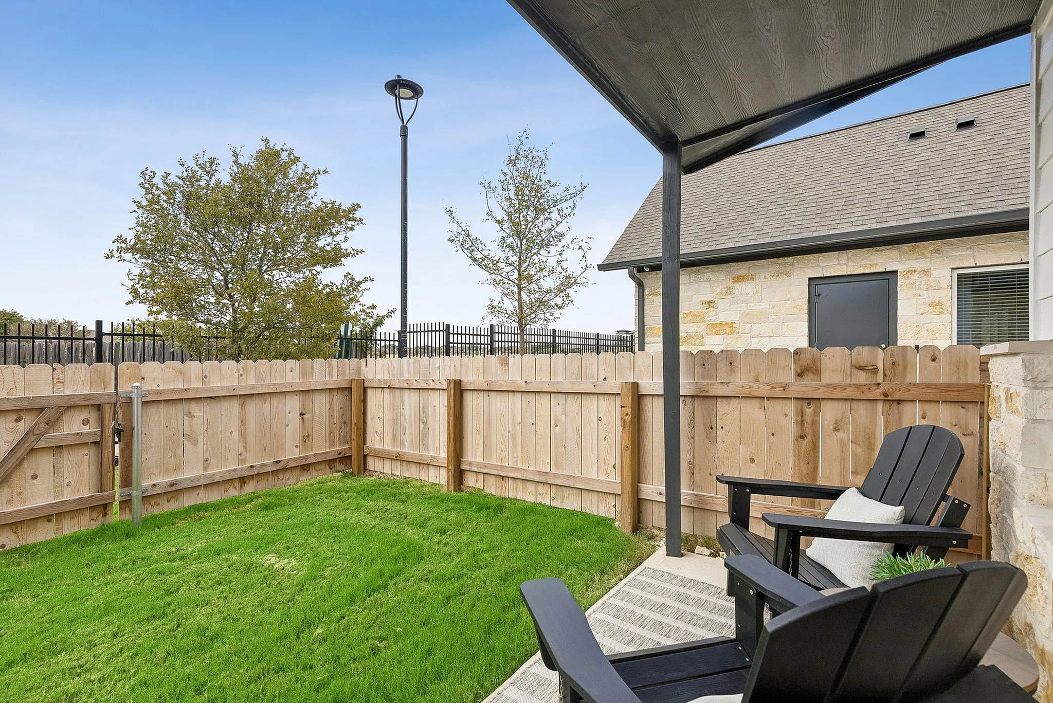 Lone Oak Homes - Cozy Backyard