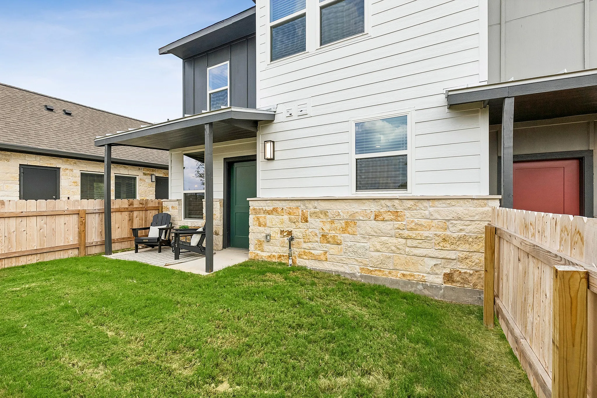 Lone Oak Homes - Cozy Patio