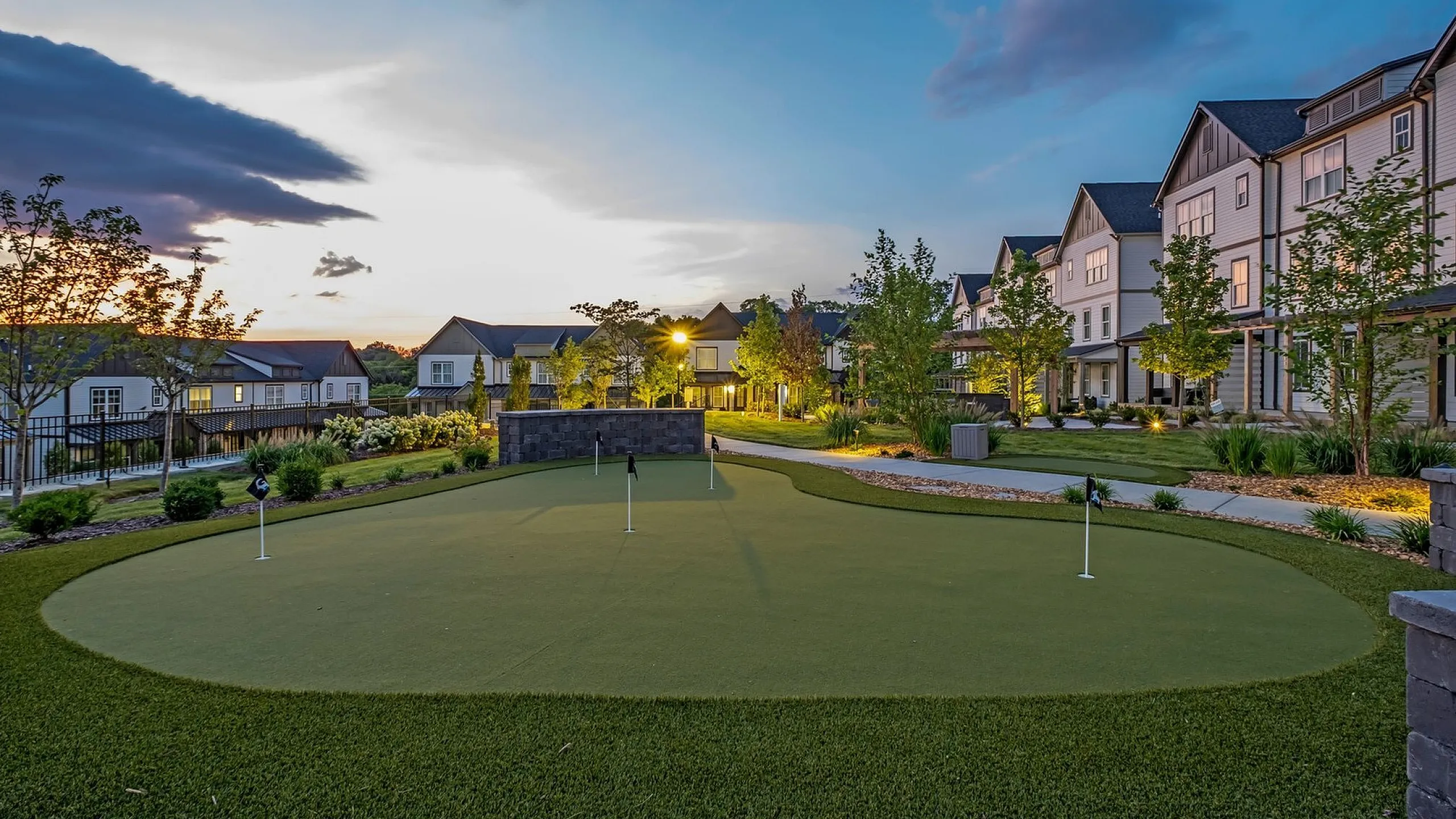 community putting green