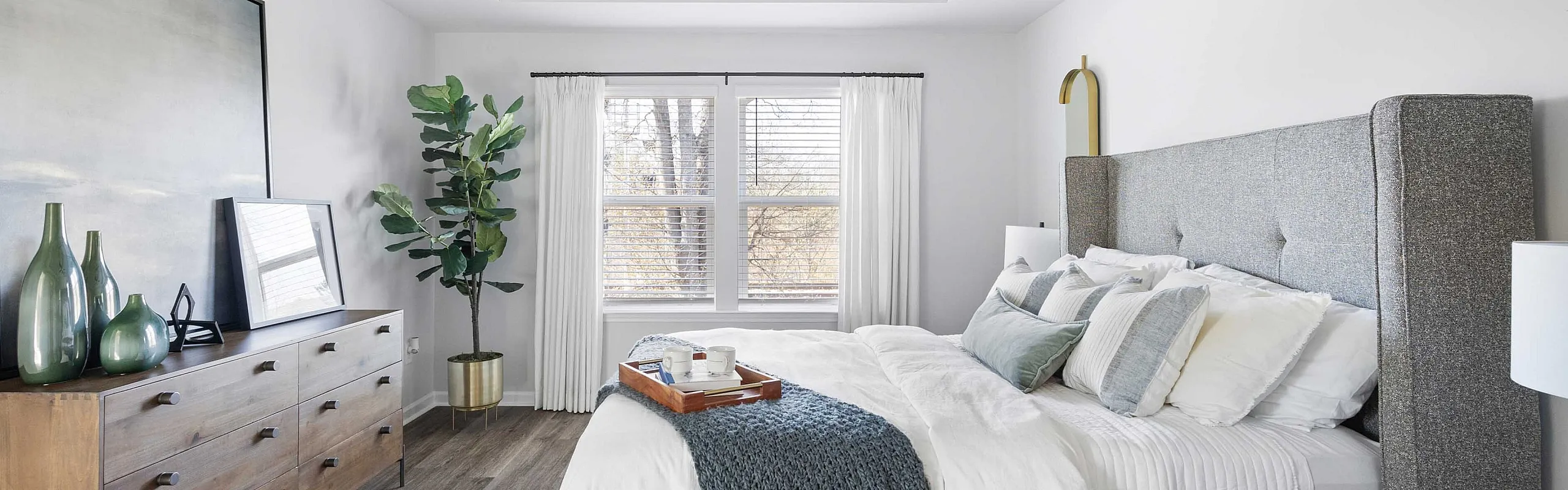 main bedroom with ceiling fan