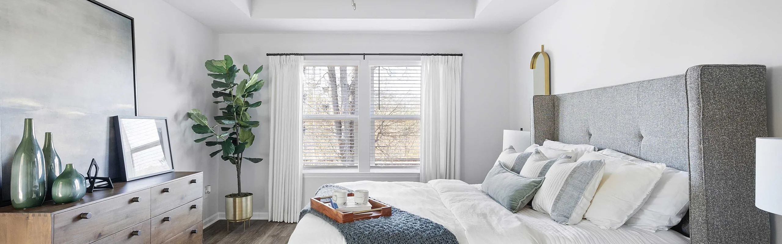 main bedroom with ceiling fan