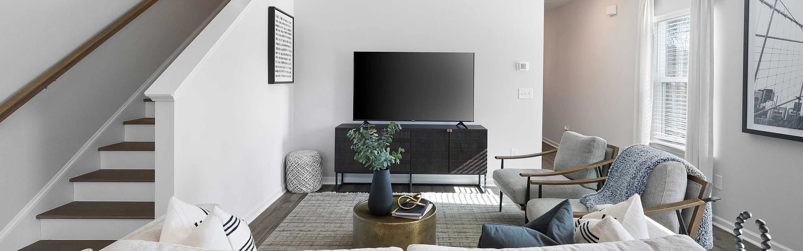 Cloverleaf Station - Modern Living Room
