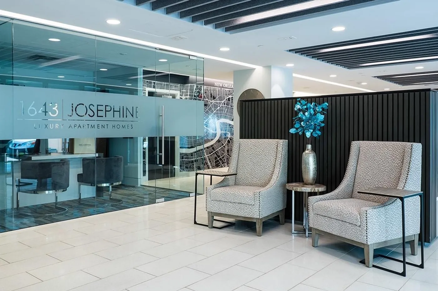 Lobby and cyber lounge